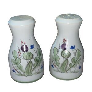 Buchan Thistle Floral Ceramic Salt & Pepper Shakers Scotland Art Pottery READ